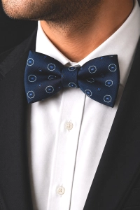 Mucha Muszka Męska Elegancka tradycyjna granatowa we wzorki gotowa M468