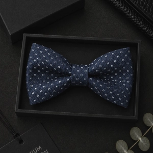 Mucha Muszka Męska Elegancka tradycyjna granatowa we wzorki gotowa M438