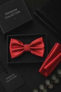Elegancka Mucha Męska Gotowa Gładka Czerwona Zestaw z Poszetką M227